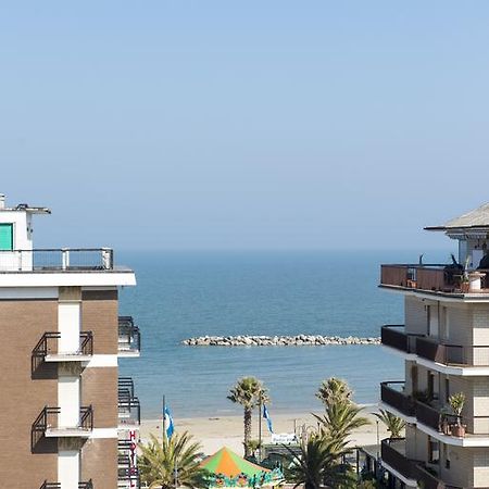 Hotel Gabbiano Порто-Сан-Джорджо Экстерьер фото