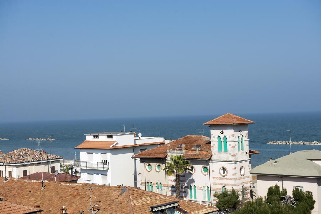 Hotel Gabbiano Порто-Сан-Джорджо Экстерьер фото
