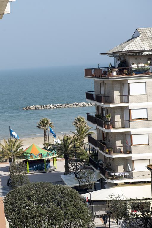 Hotel Gabbiano Порто-Сан-Джорджо Экстерьер фото
