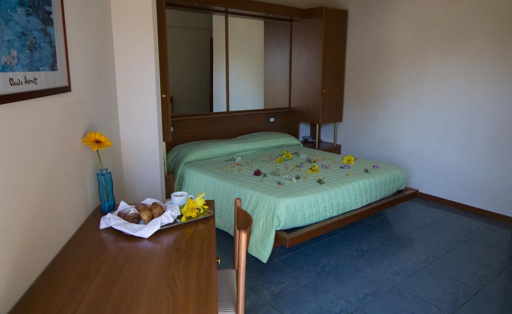 Hotel Gabbiano Порто-Сан-Джорджо Экстерьер фото