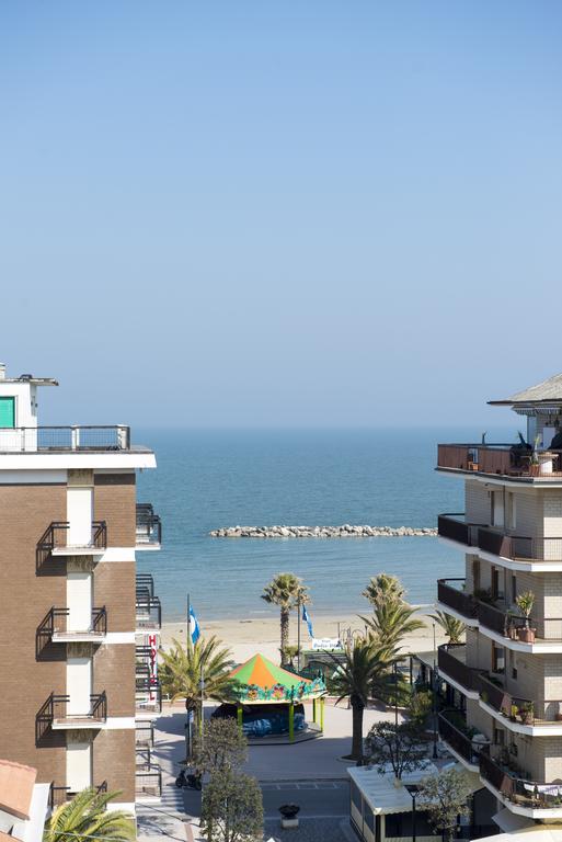 Hotel Gabbiano Порто-Сан-Джорджо Экстерьер фото