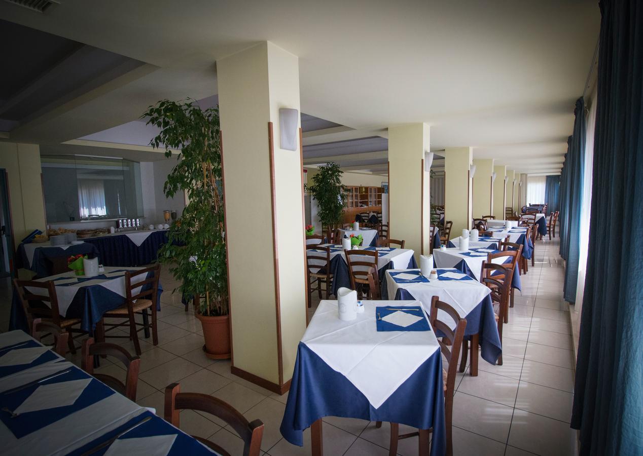 Hotel Gabbiano Порто-Сан-Джорджо Экстерьер фото