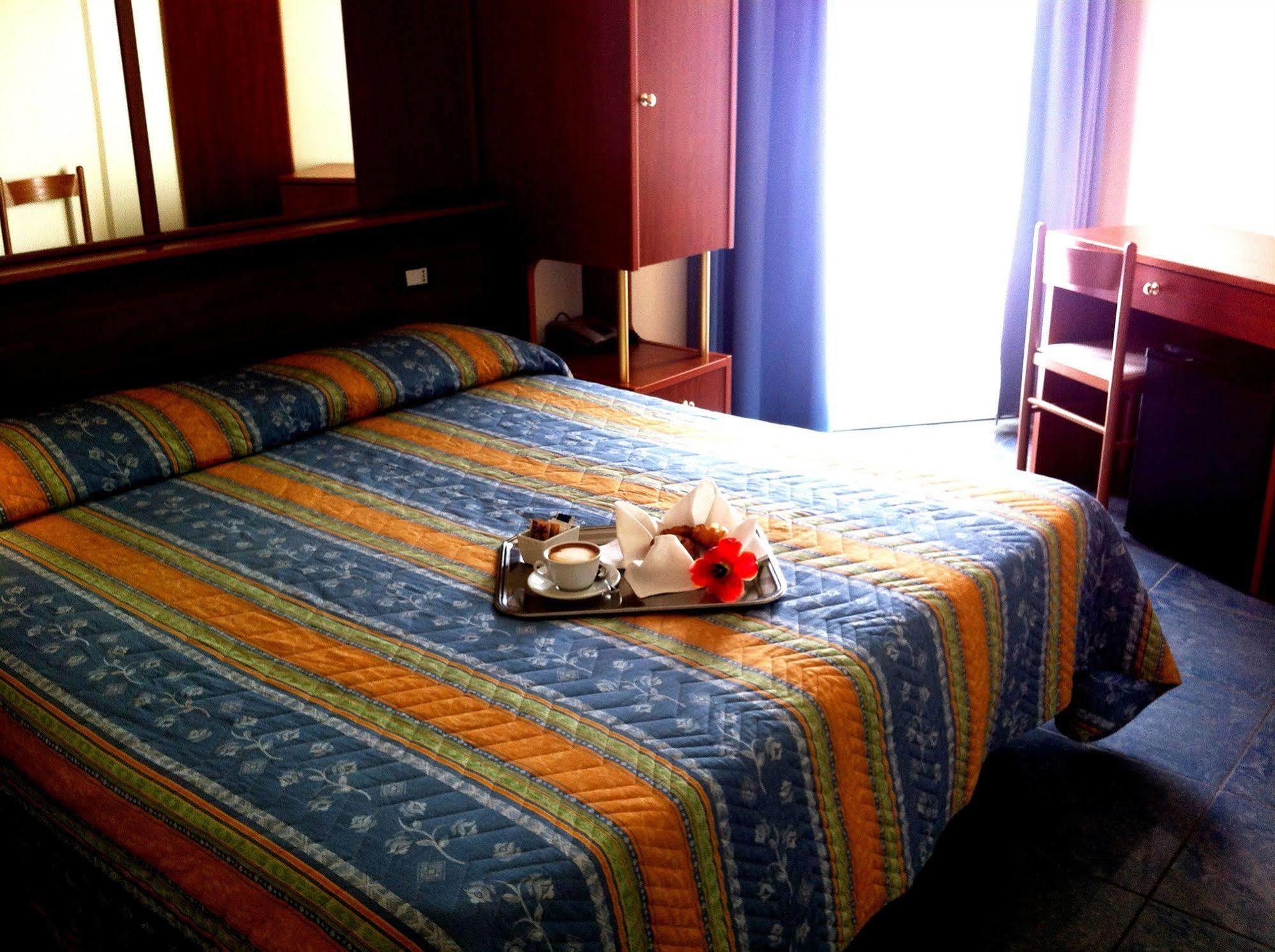 Hotel Gabbiano Порто-Сан-Джорджо Экстерьер фото
